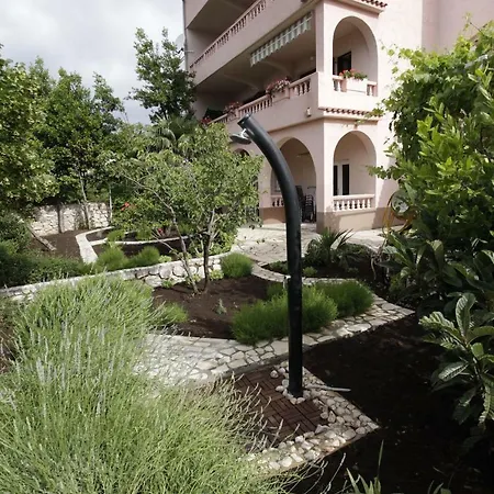 Apartment Ivona 1 *